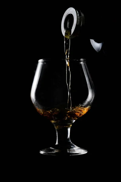 Closeup Shot Cognac Pouring Bottle Glass — Zdjęcie stockowe