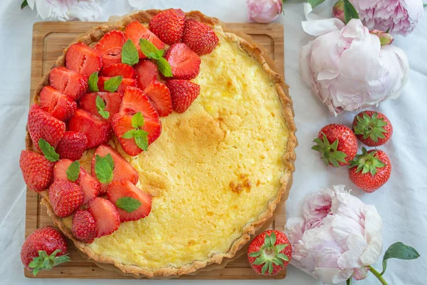 Kuchen Mit Erdbeeren Von Oben — Stockfoto