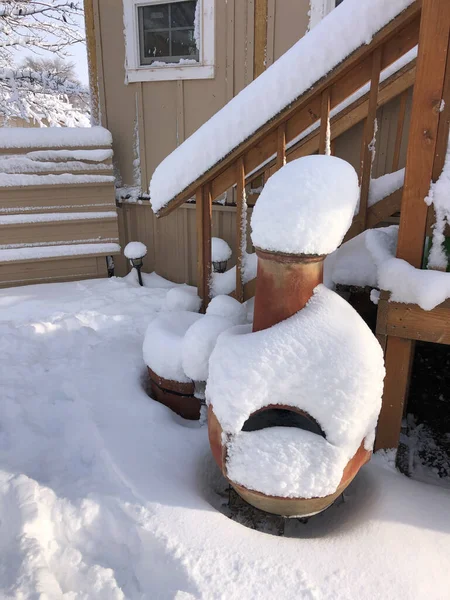 Snow Covered Wood Bench Winter Background Closeup — 스톡 사진