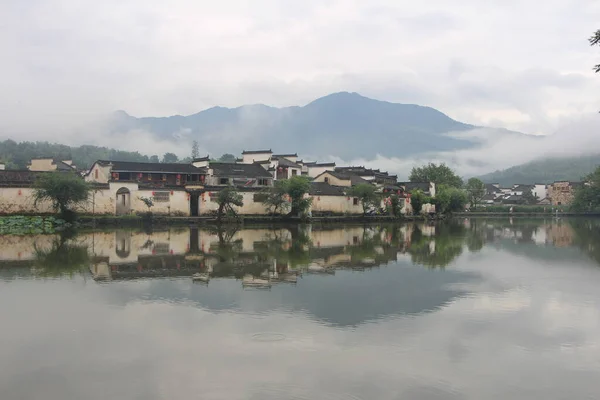 Beau Paysage Avec Lac Montagnes — Photo