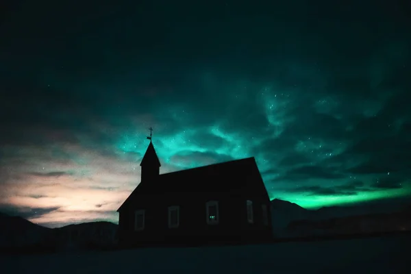 Kościół Nocnym Niebie — Zdjęcie stockowe