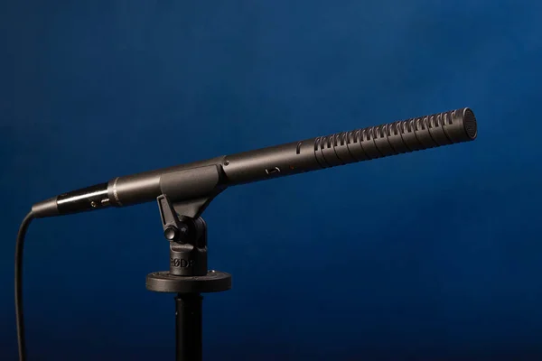 Modernes Metallteleskop Auf Blauem Hintergrund — Stockfoto