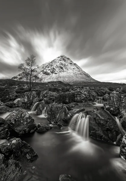 Vackert Vattenfall Bergen — Stockfoto