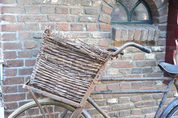 Vieux Vélo Dans Ville — Photo