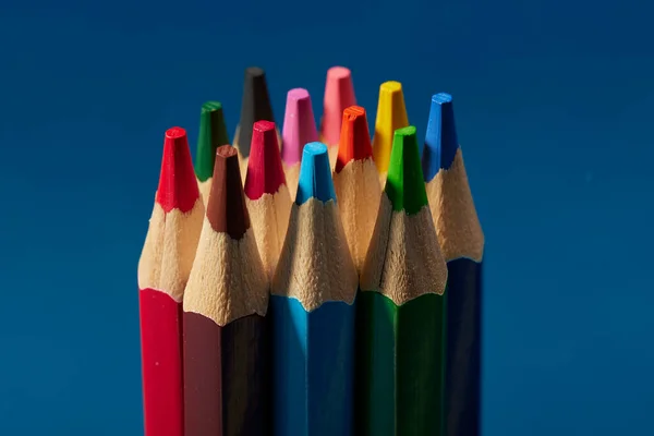 Lápis Coloridos Sobre Fundo Branco — Fotografia de Stock