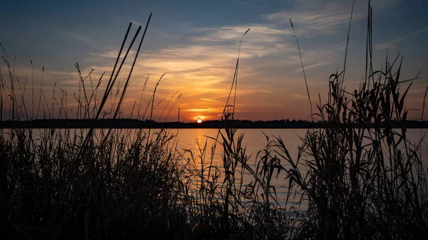 Belo Pôr Sol Sobre Lago — Fotografia de Stock