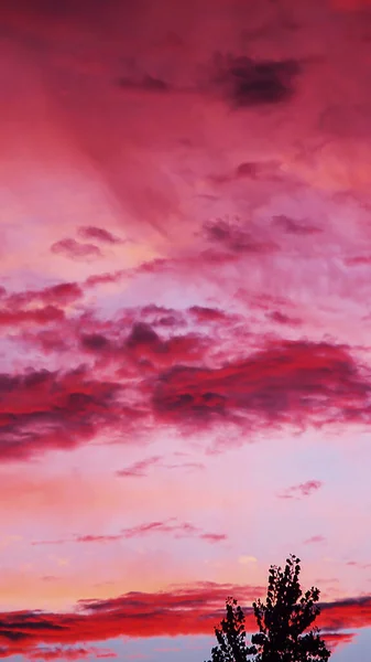 องฟ าพระอาท ตกท สวยงามท เมฆ — ภาพถ่ายสต็อก