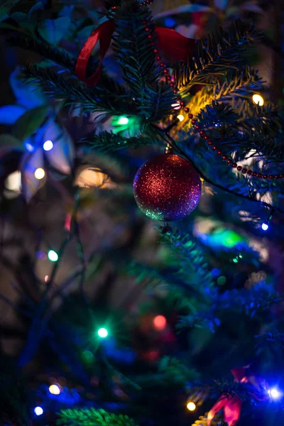Vánoční Stromeček Dekoracemi Světly — Stock fotografie