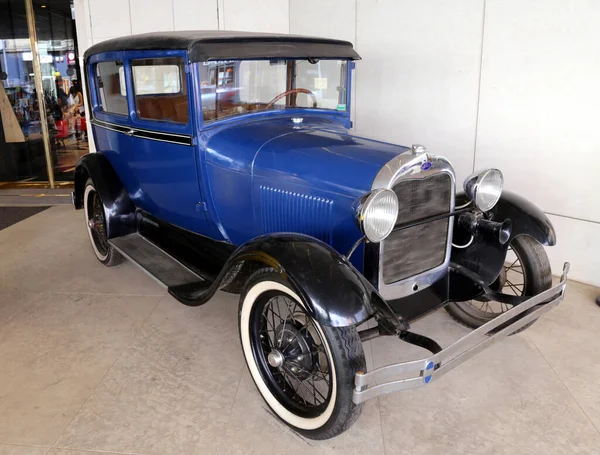 Old Vintage Car Retro Style — Stock Photo, Image