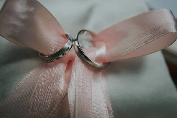 Anillos Boda Sobre Fondo Madera — Foto de Stock