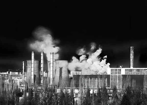 Fábrica Industrial Fumaça Chaminé Preto Branco — Fotografia de Stock
