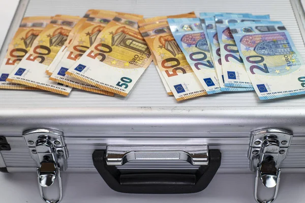 Євро Банкноти Алюмінієвому Портфелі Білому Тлі — стокове фото