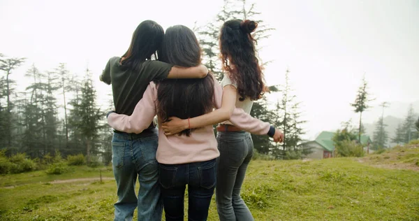 Grupo Amigos Passar Tempo Parque — Fotografia de Stock