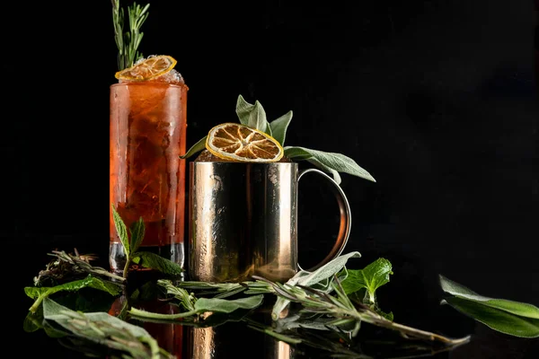 Glass Hot Tea Cinnamon Spices Black Background — Stockfoto
