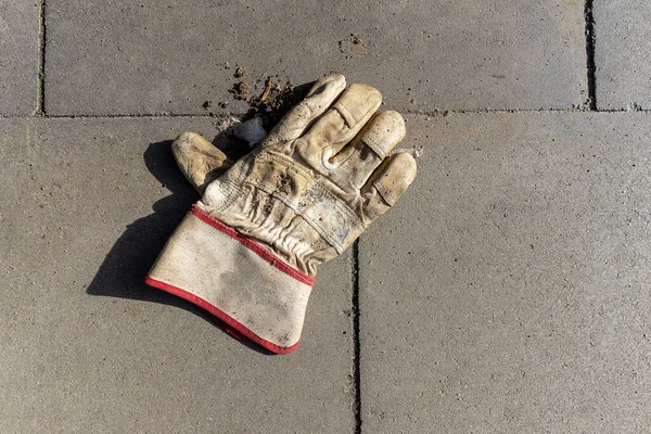 Single Used Work Glove Laying Pavement Harsh Sunlight — Zdjęcie stockowe