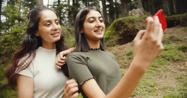 Two Young Women Taking Selfie Smartphone Park — Photo