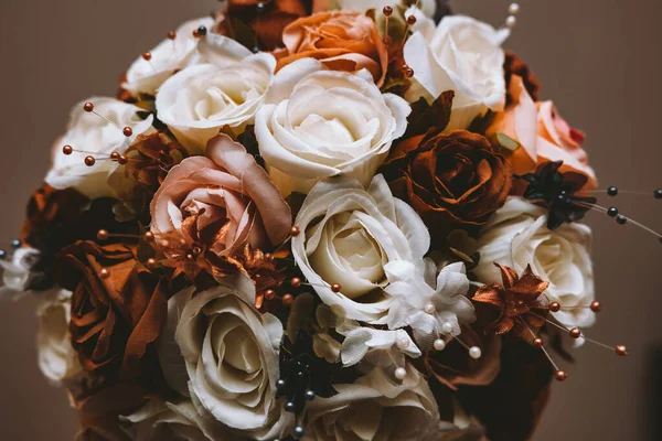 Gyönyörű Csokor Virág Egy Fehér Háttér — Stock Fotó