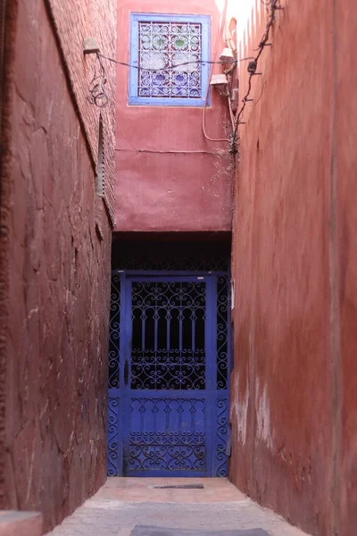 Όμορφη Παλιά Ξύλινη Πόρτα Στην Medina Του Morocco — Φωτογραφία Αρχείου