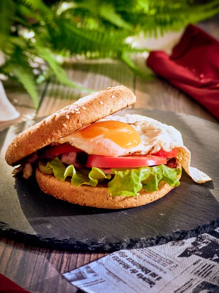 Сэндвич Ветчиной Сыром Овощами — стоковое фото