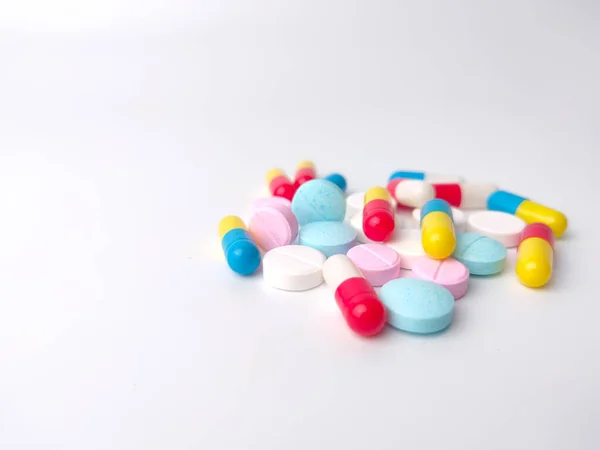 Piles Tabletták Kapszulák Fehér Háttér Elszigetelt Másolás Szóköz Szelektív Fókusz — Stock Fotó