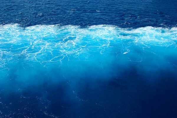Blauw Wateroppervlak Met Schuim Rimpels — Stockfoto