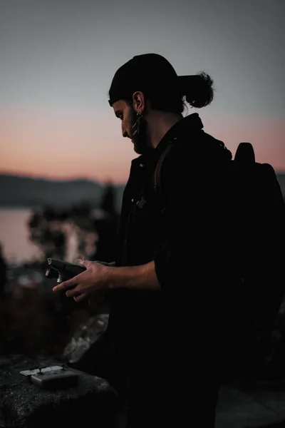 Man Backpack Camera Beach — Photo