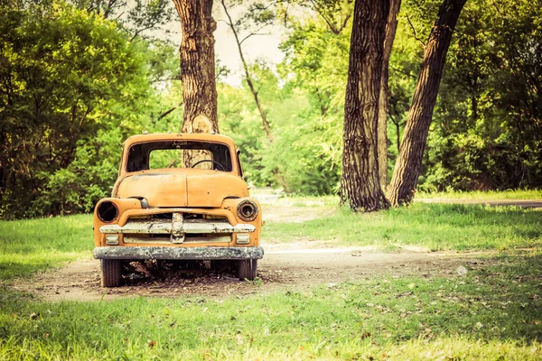 Vieille Voiture Rouillée Dans Forêt — Photo