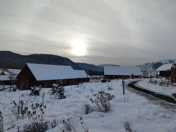 Wunderschöne Winterlandschaft Mit Schnee Und Bergen — Stockfoto