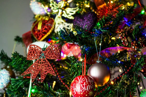 Weihnachtsschmuck Hängt Weihnachtsbaum — Stockfoto