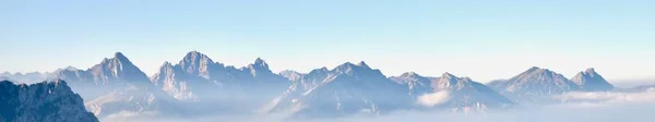 Prachtig Landschap Met Bergen Wolken — Stockfoto
