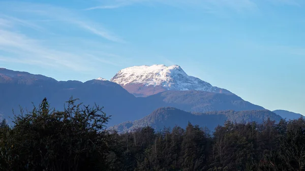 Bela Paisagem Com Montanhas Nuvens — Fotografia de Stock