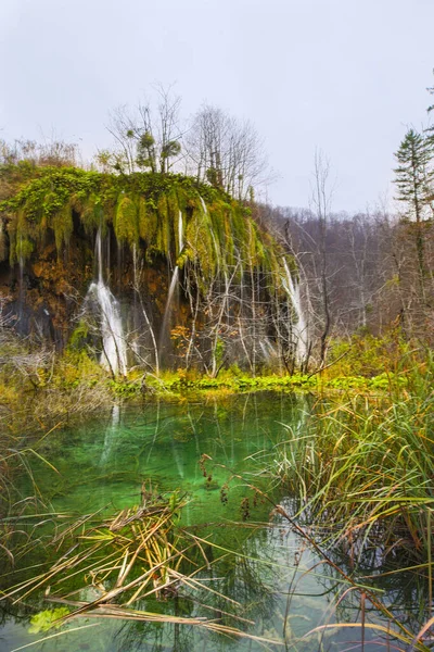 Parque Natural Los Lagos Plitvice Maravillosas Cascadas Las Montañas Croatas — Foto de Stock