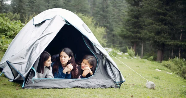 Young Couple Camping Forest —  Fotos de Stock