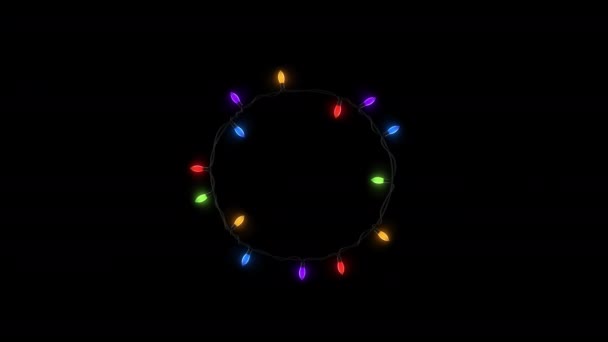 黒を背景にお祝いの電気ガーランドの多色のぼかしライト — ストック動画