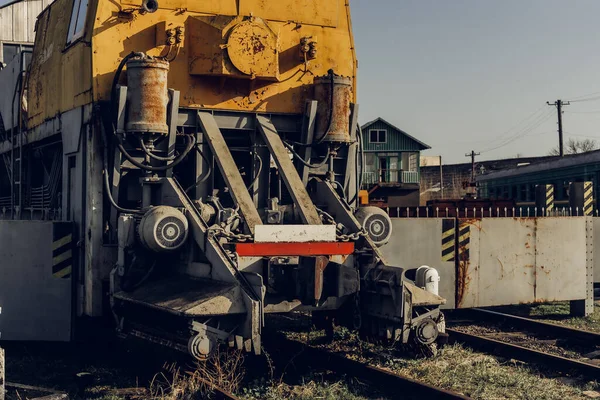 Eisenbahnbetriebswerk Gelber Zug Zur Reinigung Von Gleisen Schienen — Stockfoto