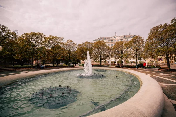 Fontaine Dans Parc Été — Photo