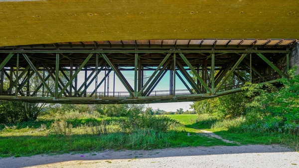 Μια Παλιά Σκουριασμένη Μεταλλική Γέφυρα Στη Γερμανία — Φωτογραφία Αρχείου