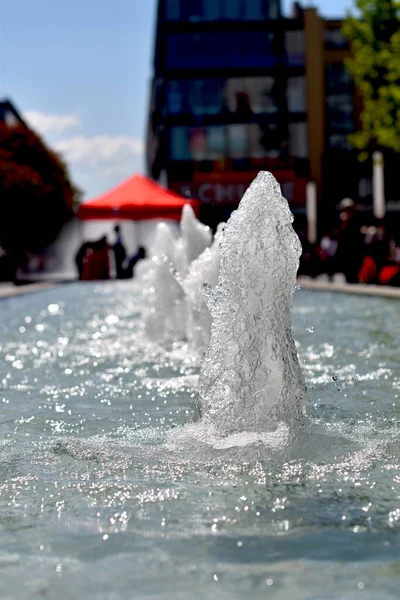 Fuente Agua Piscina —  Fotos de Stock