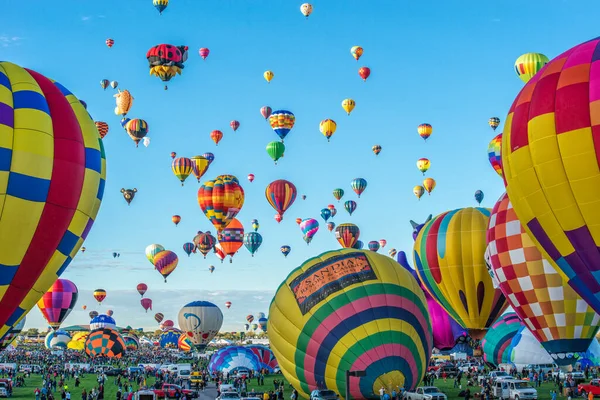 Bunte Heißluftballons Fliegen Den Himmel — Stockfoto