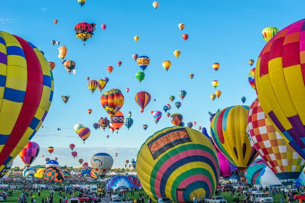 Kolorowe Balony Ogrzane Powietrze Latające Niebie — Zdjęcie stockowe