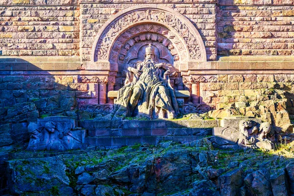 튀링겐 지역에 하우저 기념비에 바르바로사 황제의 — 스톡 사진