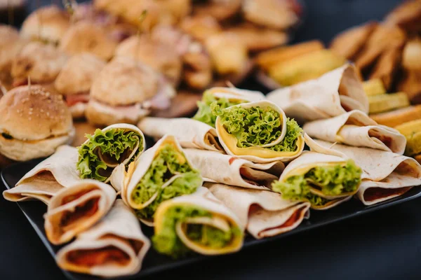 Delicious Tacos Meat Vegetables Wooden Table — Φωτογραφία Αρχείου