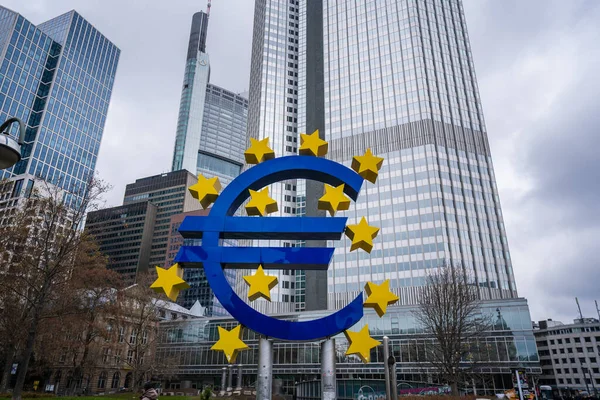 Pohled Vysoké Budovy Znak Eura — Stock fotografie