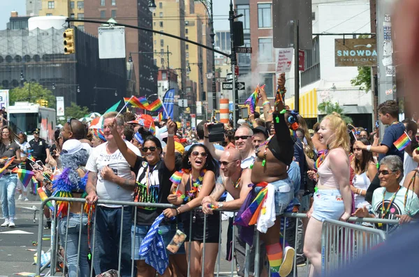 Groep Mensen Gay Trots Dag Stad Gay Trots Lgbtq Concept — Stockfoto