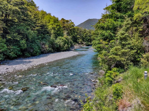 山中河流的美丽景色 — 图库照片
