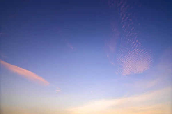 Lucht Bewolkt Avonds Zonsondergang — Stockfoto