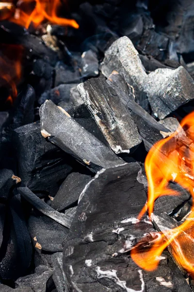 Barbacoa Parrilla Con Fuego Abierto Caliente Brillante Llameante Con Llama — Foto de Stock