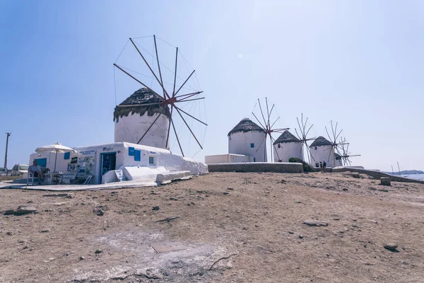 サントリーニ島 ギリシャの伝統的な風車 — ストック写真