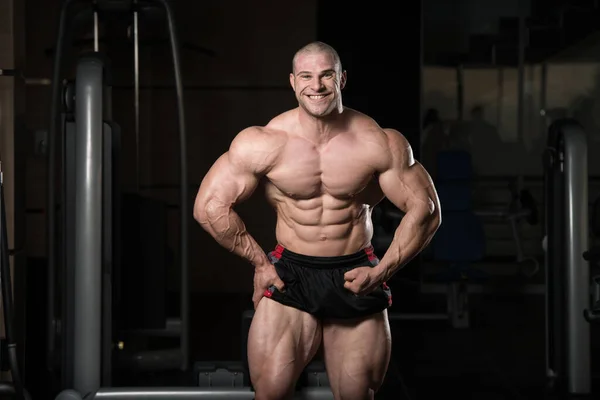 Hombre Musculoso Fitness Deportista Potencia Masculina Hombre Musculoso Gimnasio Mancuerna — Foto de Stock