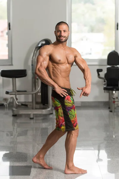 Hermoso Chico Deportivo Potencia Masculina Hombre Muscular Gimnasio Mancuerna Flexionar —  Fotos de Stock